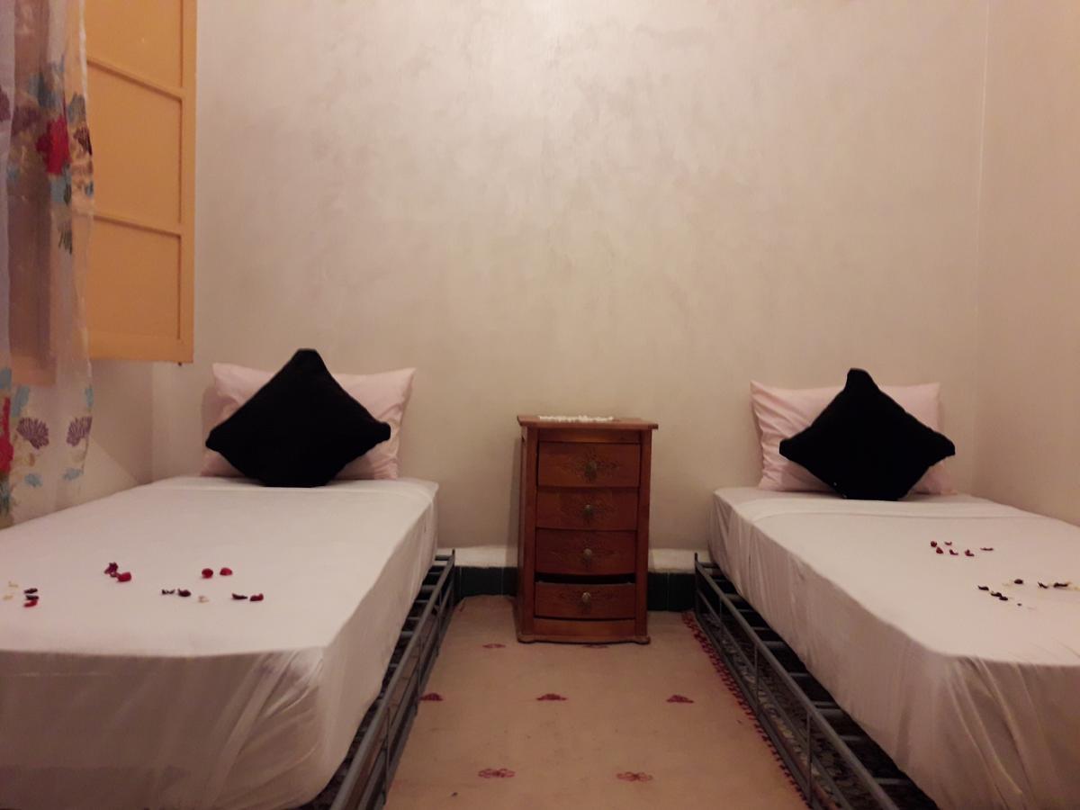 Full Moon Hostal *