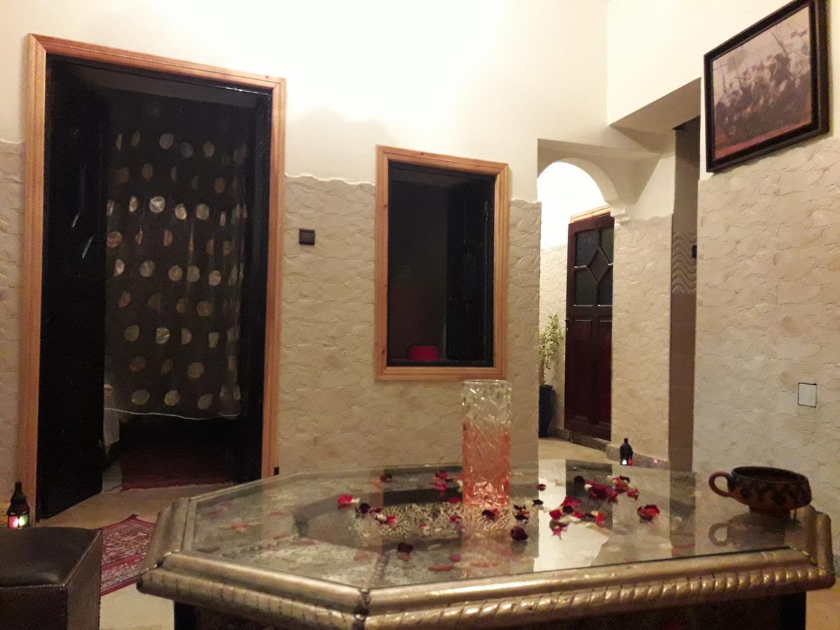 Full Moon Hostal